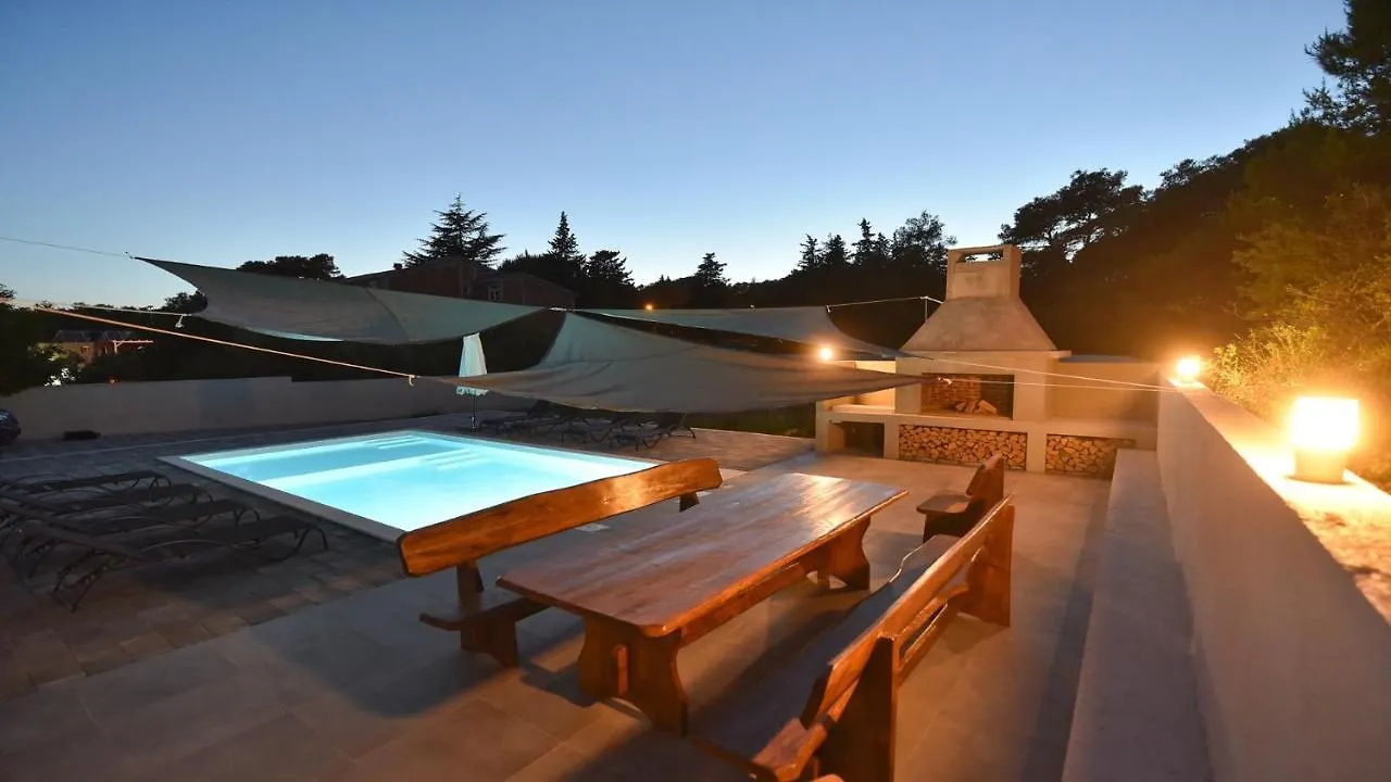 Villa Pinia With Pool, Zadar