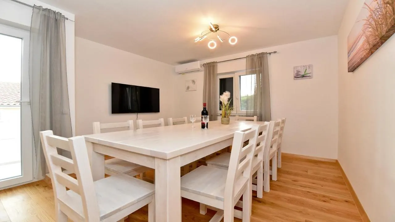 Villa Pinia With Pool, Zadar 0*,