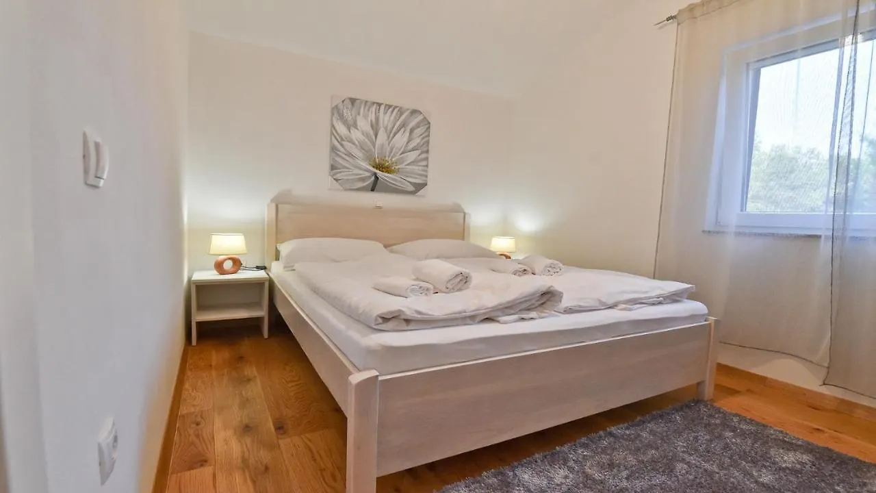 Villa Pinia With Pool, Zadar Croatia