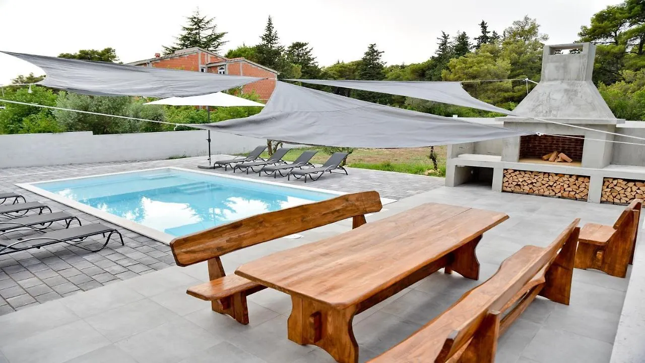 Villa Pinia With Pool, Zadar