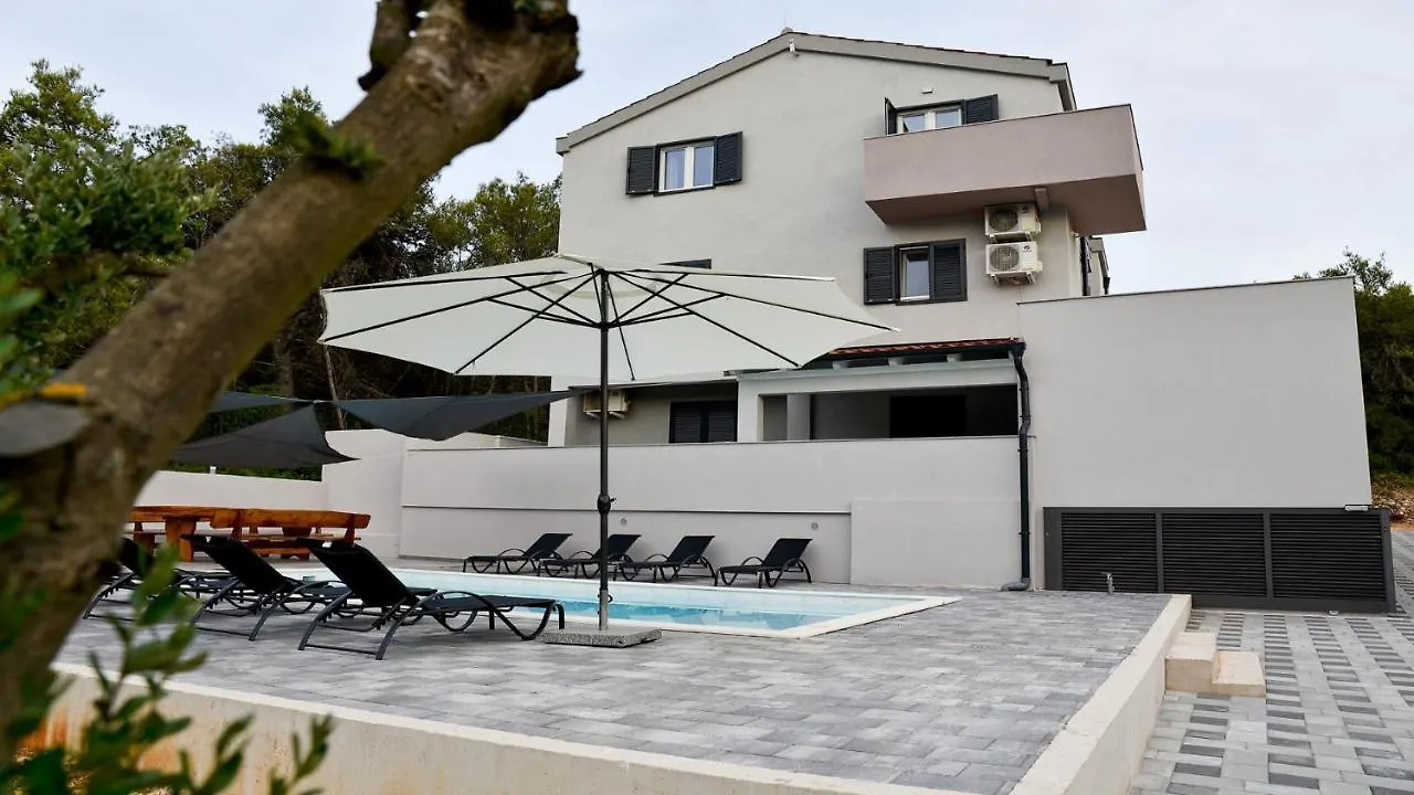 Villa Pinia With Pool, Zadar Croatia