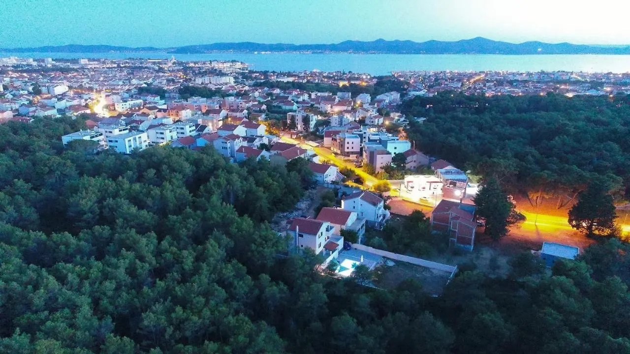Villa Pinia With Pool, Zadar