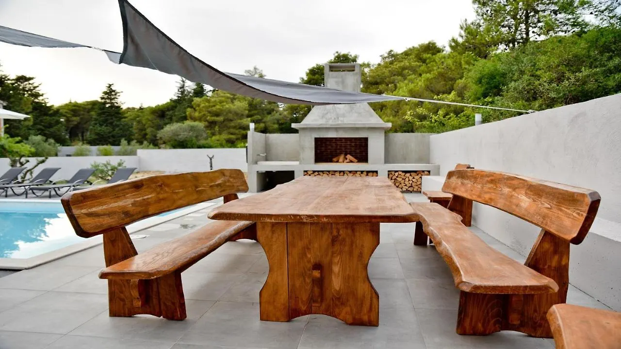 Villa Pinia With Pool, Zadar